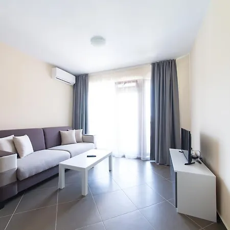 Apartment In Garden Palace *