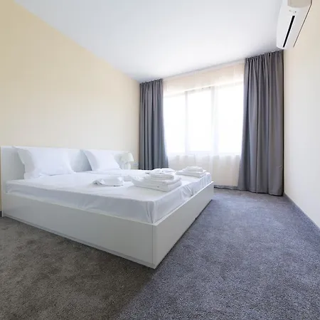 Apartment In Garden Palace